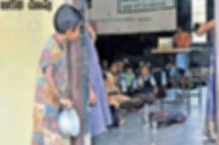 Seorang anak berusia lima tahun di selatan kota Hyderabad didaftarkan di sekolah setelah foto dirinya mengintip ke dalam ruang kelas.