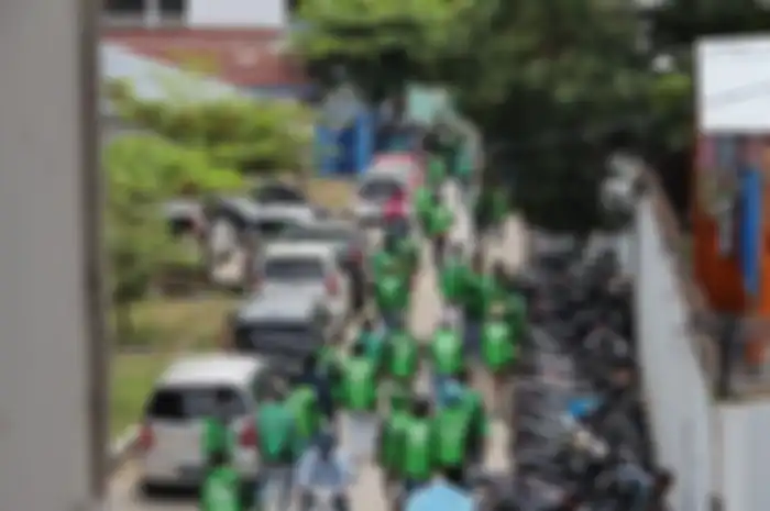 Ketika mendappat kabar M Khalif Putra meninggal, komunitas ojol ini pun langsung bergerak ke RSUP M Djamil sebagai bentuk aksi solidaritas.