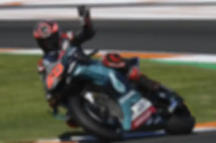 Fabio Quartararo, Rookie of The Year 2019, melesat jadi tercepat di hari pertama tes pramusim MotoGP 2020 Valencia. Fabio Quartararo jajal perangkat baru di tes pramusim ini