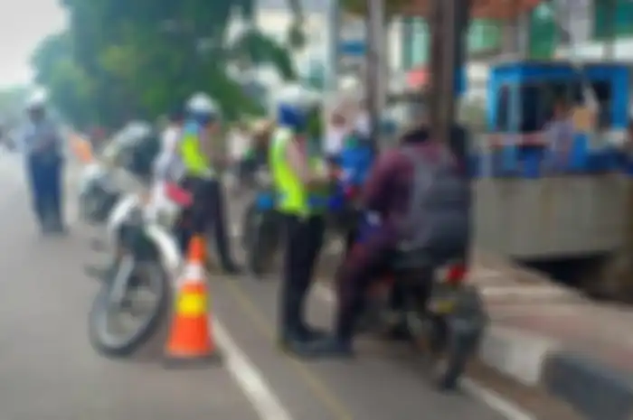 Suasana penindakan di jalur sepeda yang ada diwilayah Jakarta Timur 