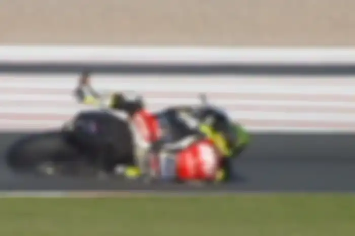 Cal Crutchlow terjatuh di sesi tes pra musim hari kedua di Valencia.