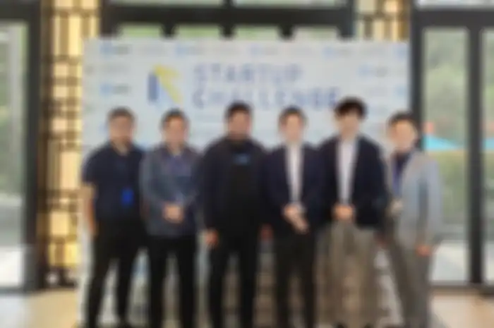 Para pemenang NTT Startup Challenge 2019 bersama manajemen NTT Indonesia dan Jepang