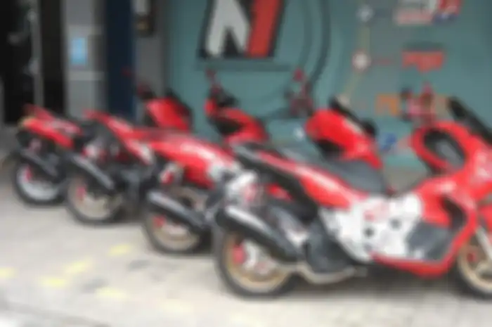 Empat motor tapi satu livery RCB Racing Boy
