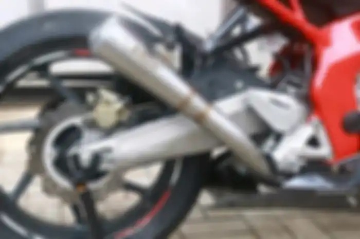 Ilustrasi motor pakai Knalpot racing