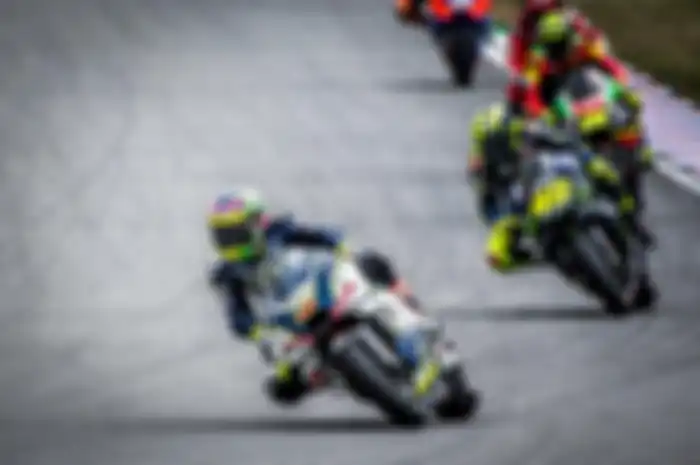 Kabar Karel Abraham berhenti dari MotoGP menambah deretan kejutan MotoGP musim ini. Karel Abraham didepak sepihak oleh tim Avintia Racingt