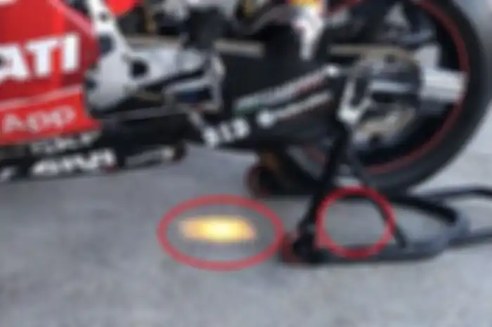 Dua sinar laser di Ducati saat tes MotoGP Valencia 2019  