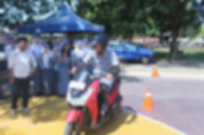 Yamaha Riding Academy memberikan pelatihan cara berkendara aman.
