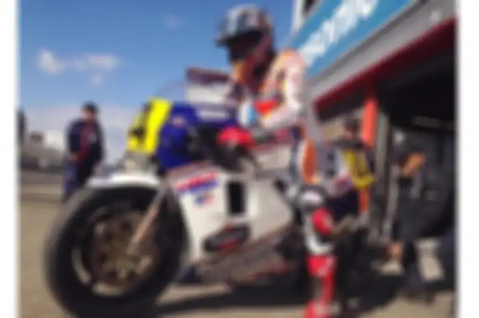 Marc Marquez menjajal Honda NSR 500 milik Freddie Spencer