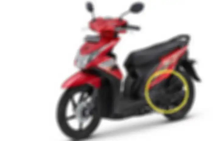 Honda BeAT FI pertama tahun 2012 akhir salah satu cirinya yang membedakan dengan versi karbu sudah dilengkapi footstep boncenger dari besi
