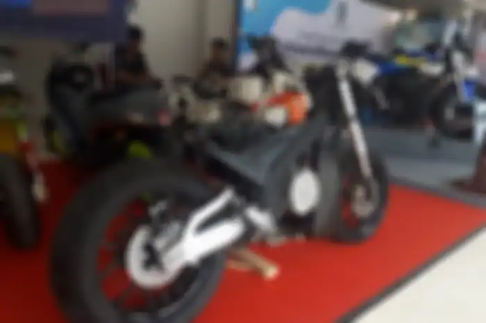 Torsi besar mudah diraih motor listrik, dipasangkan ke rangka V-ixion.
