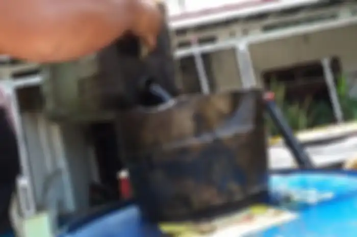 Harga o;i bekas mencapai Rp 50 satu kaleng cat