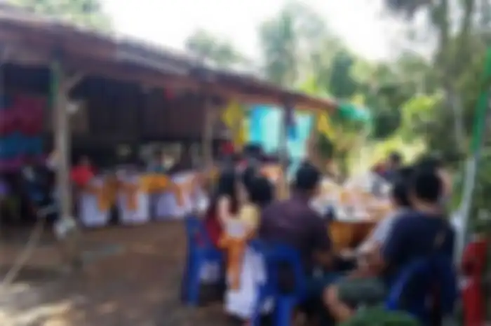 Resepsi sudah dimulai dan para tamu sudah datang tapi pengantin prianya malah kabur.