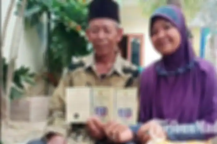 Kisah cinta pasangan ini berawal di hutan Saradan sekitar 4 bulan lalu. Kala itu Radi sedang menanam jagung.