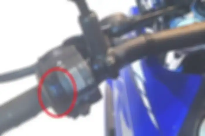 Posisi saklar lampu hazard di Yamaha WR 155R klasik dan unik