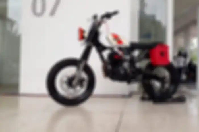 Modifikasi Yamaha Scorpio pakai konsep motor custom aliran scrambler.