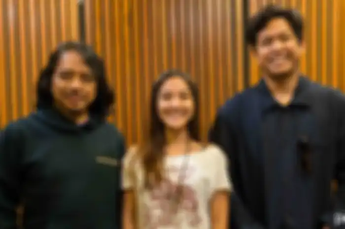  Dewa Budjana, Asteriska, dan Hindia