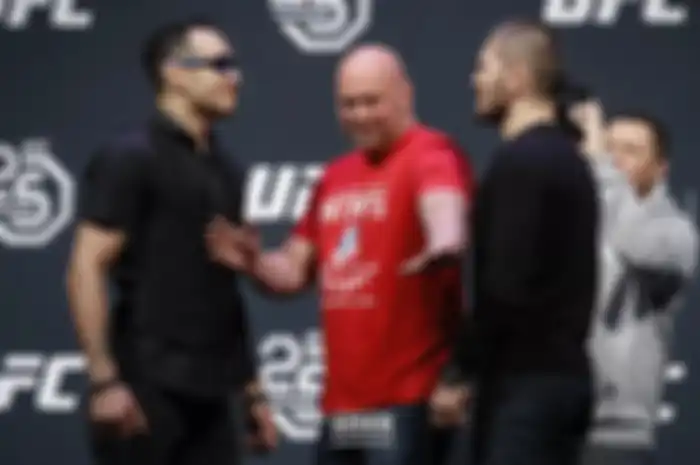 Tony Ferguson (kiri) dan Khabib Nurmagomedov (kanan).