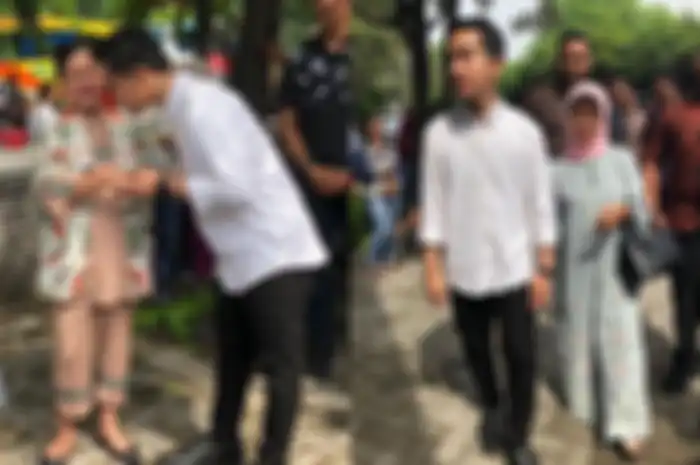 Iriana Jokowi dan sang mertua tampak menghantar Gibran Rakabuming Raka