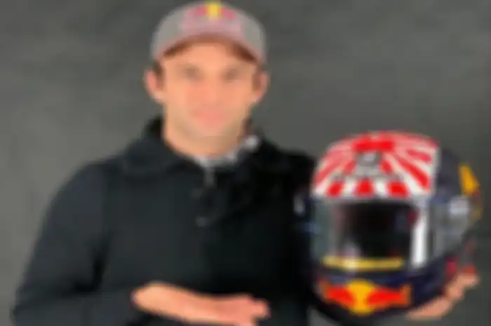 Johann Zarco melelang helm kesayangannya untuk kesembuhan Mathias Bellino, pembalap reli dakar.