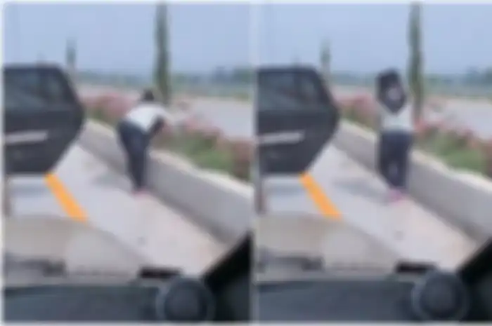 Video emak-emak cabut bunga di jalan