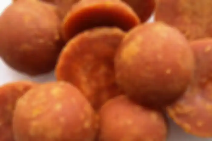 Dibanding dengan gula putih yang selama ini kita konsumsi, ternyata gula merah atau gula kelapa punya banyak manfaat loh.