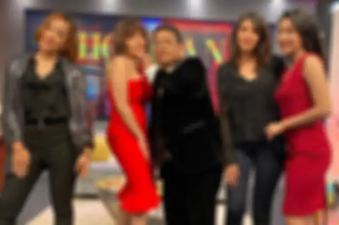 Hotman Paris dikelilingi wanita cantik