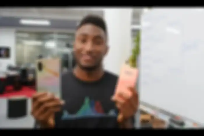 Youtuber Marques Brownlee a.k.a MKBHD menguji kamera hape terbaik tahun 2019
