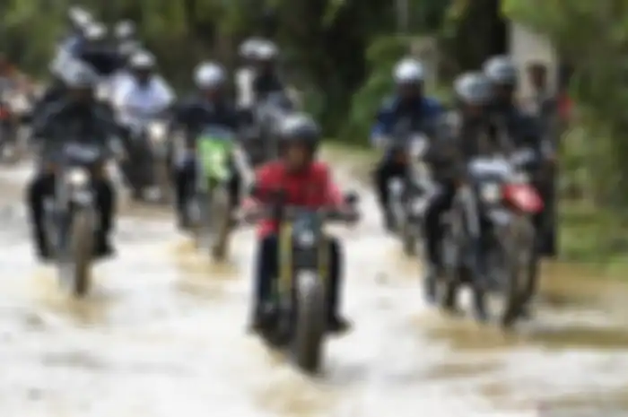 Presiden Jokowi blusukan meninjau pembangunan jalan di Nunukan, Kalimantan Utara