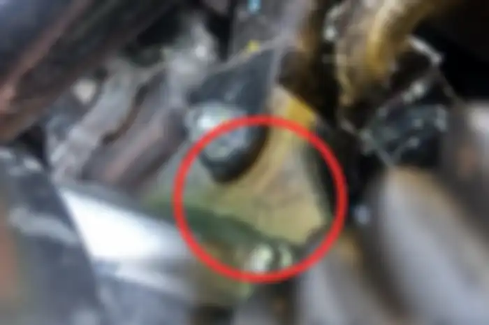 Seperti retak-retak di mesin Yamaha NMAX