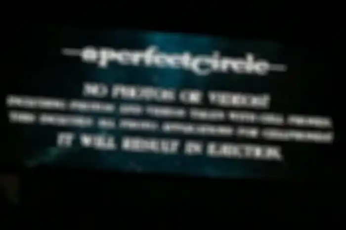 Larangan untuk ambil foto dan rekam gambar di konser A Perfect Circle
