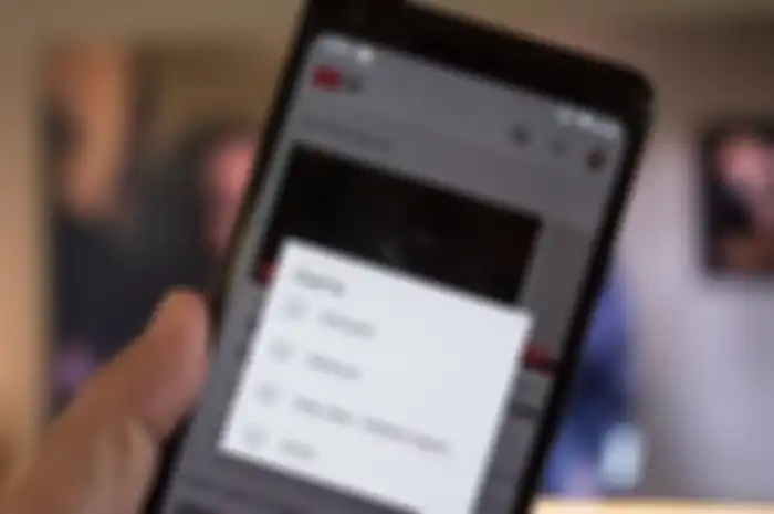 Cast dari aplikasi YouTube ke TV cukup mudah