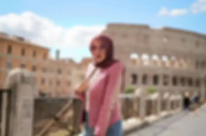 Biasa Pakai Baju Mewah, Penampilan Olla Ramlan Cuek Pakai Jaket Hoodie Jadi Sorotan Netizen