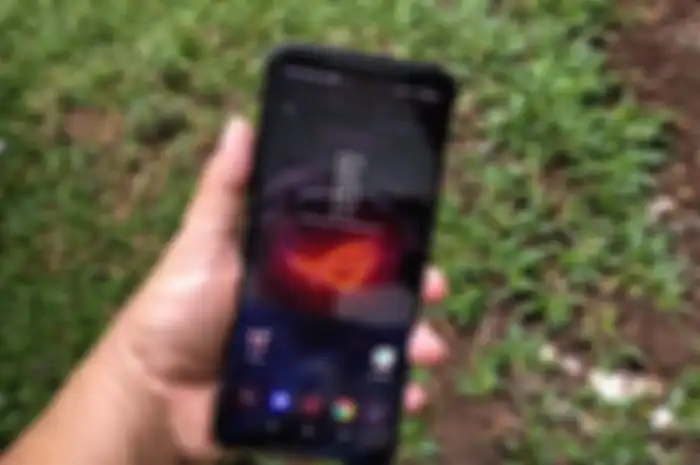 Asus ROG Phone 2 tampak bagian depan