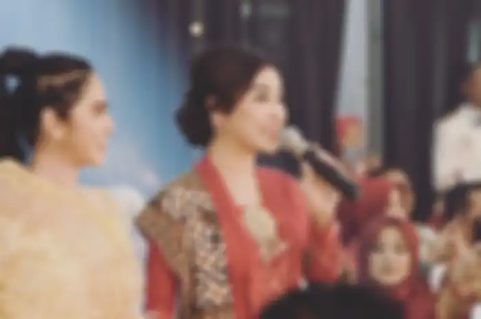 Uut Permatasari dan Dewi Perssik di acara Polri