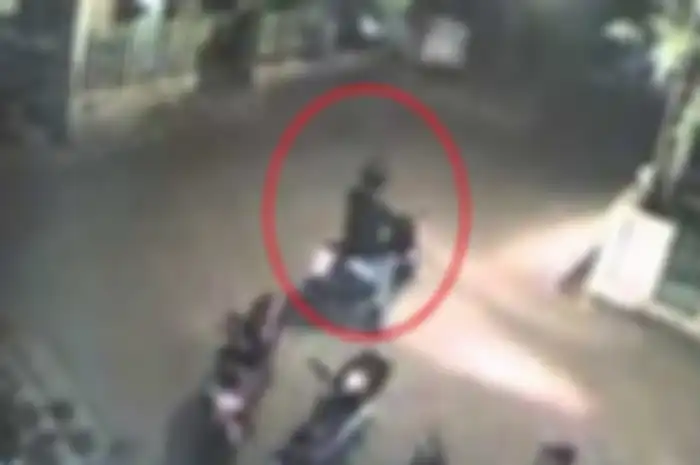 Pelaku penyiram air keras ke Novel Baswedan diketahui naik Yamaha NMAX.