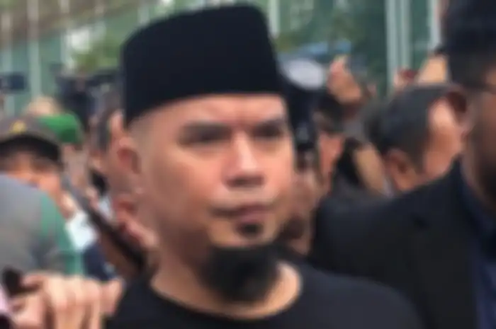 Belum Genap Seminggu Bebas, Ahmad Dhani Sudah Teriak-teriak Saat Nyuruh Orang Ambilkan Alas Kakinya: Sepatuku di Tangganya Al!
