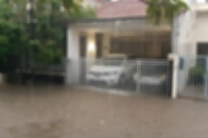 Banjir terjadi di komplek BPPT, Kembangan, Jakarta Barat.