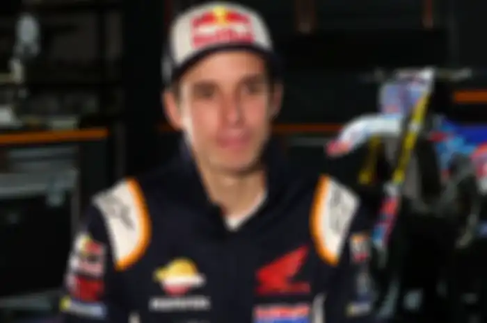 Alex Marquez mengenakan seragam Repsol Honda dalam wawancara dengan MotoGP.