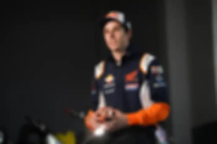 Alex Marquez pertama kalinya diwawancara mengenakan seragam tim Repsol Honda Team di awal 2020