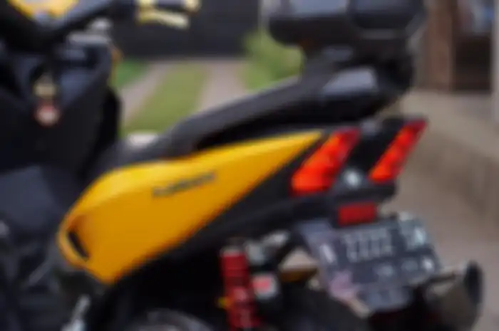 Desain lekuk body belakang diambil dari Yamaha TMAX 530 DX