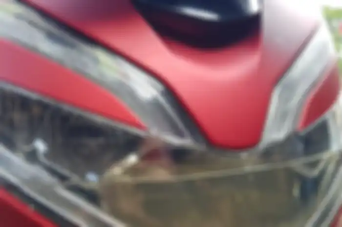 Lampu depan motor mati akibat terendam banjr