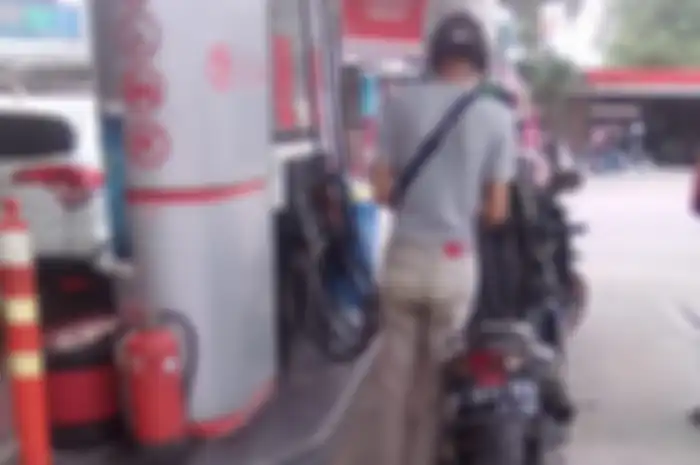 Ada ritual wajib bagi pengguna motor injeksi yang kehabisan bensin di jalan