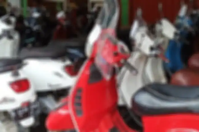 Vespa yang mengantri servis di Seventeen Garage