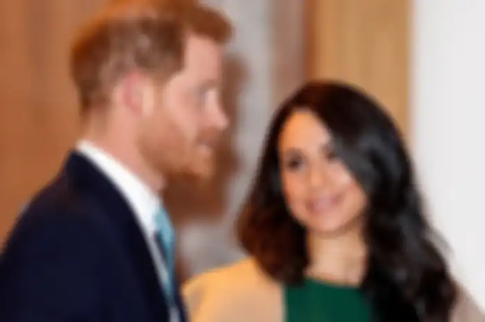 Ratu Elizabeth memanggil cucunya Pangeran Harry untuk menghadiri sebuah pertemuan krisis yang dihadiri pula oleh pangeran Charles dan William.