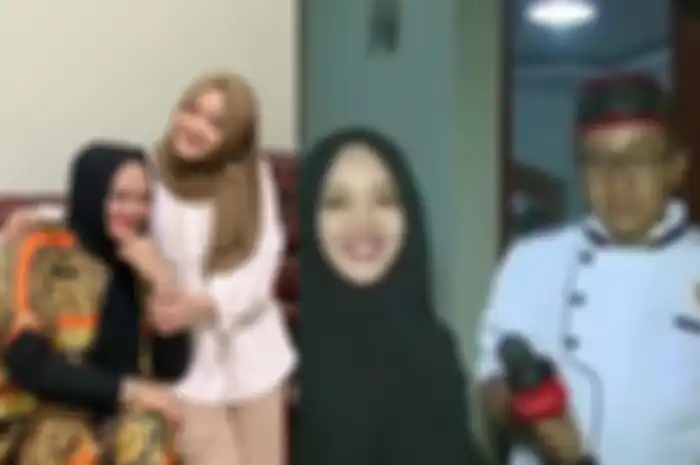 Putri Delina dan Teddy