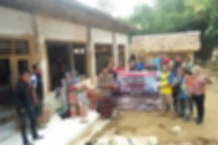 Korban banjir Lebak Banten terbantu dengan aksi peduli dari Forum Komunitas Bikers Jabodetabek.
