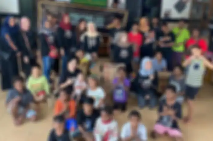 Bukan cuma sang suami saja, para istri bikers komunitas Harley Owner Group (HOG) Anak Elang Jakarta Chapter juga melakukan bakti sosial.