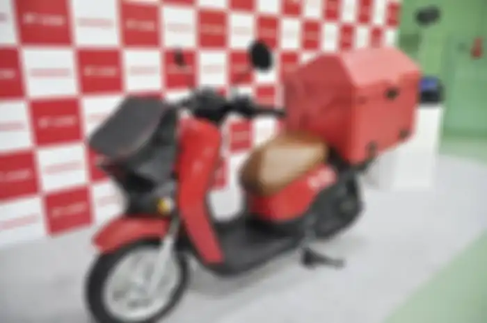 Honda Benly-E siap dipakai petugas kantor pos di Jepang