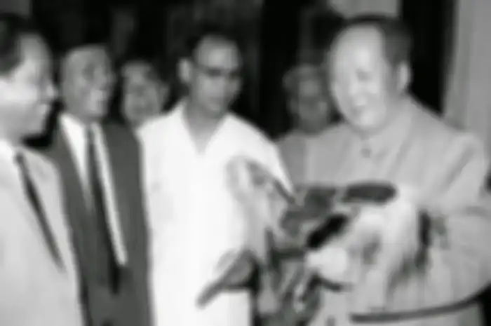 Mao Zedong (paling kanan) bersama Ketum PKI DN Aidit