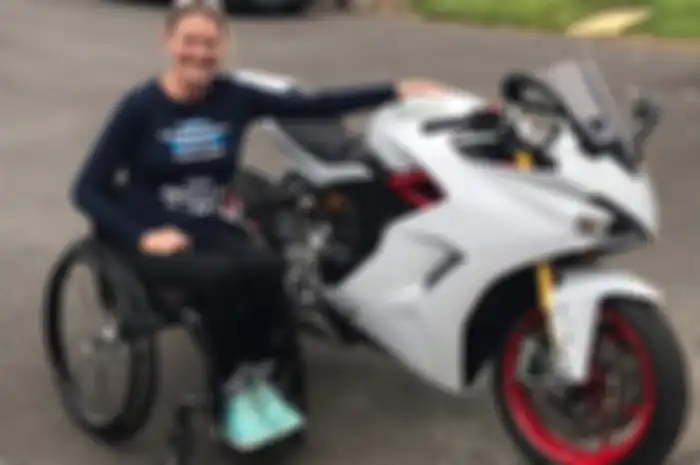 Claire Lomas biker difabel dan Ducati Supersport andalannya